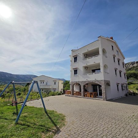 Apartments Leticia I Baska  Ngoại thất bức ảnh