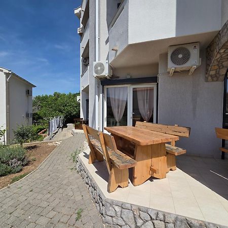 Apartments Leticia I Baska  Ngoại thất bức ảnh