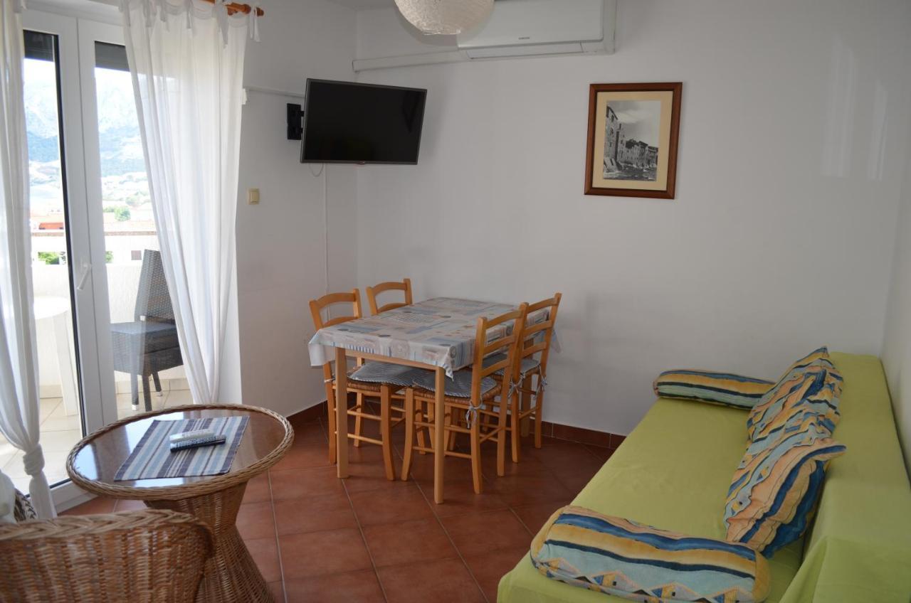 Apartments Leticia I Baska  Ngoại thất bức ảnh