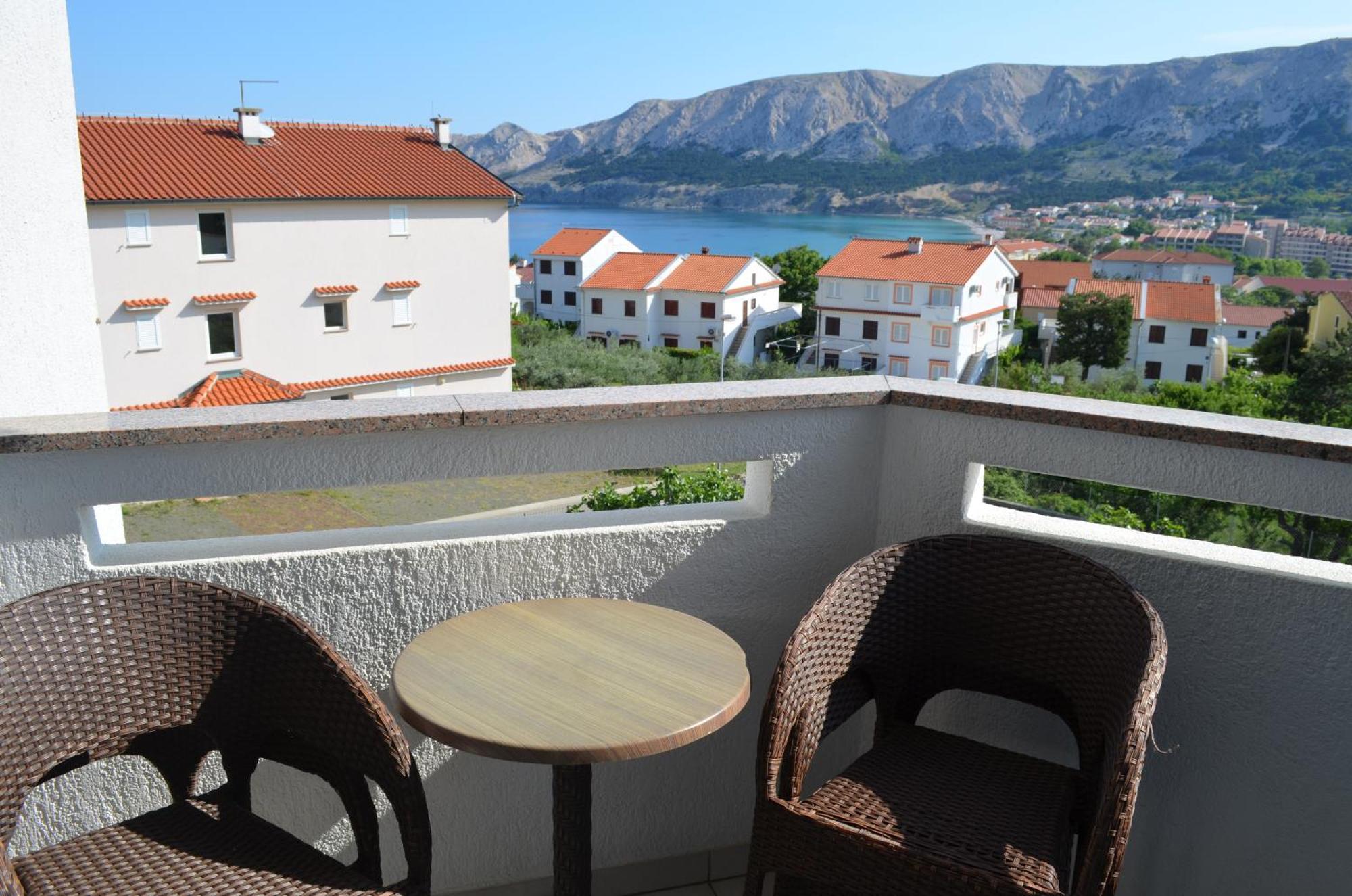 Apartments Leticia I Baska  Ngoại thất bức ảnh