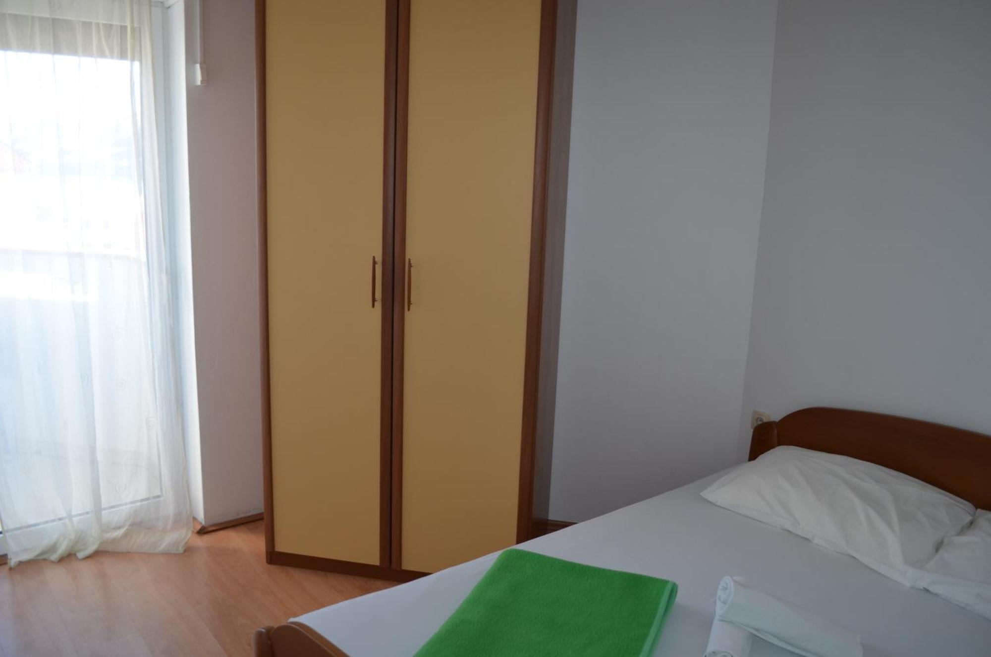 Apartments Leticia I Baska  Ngoại thất bức ảnh