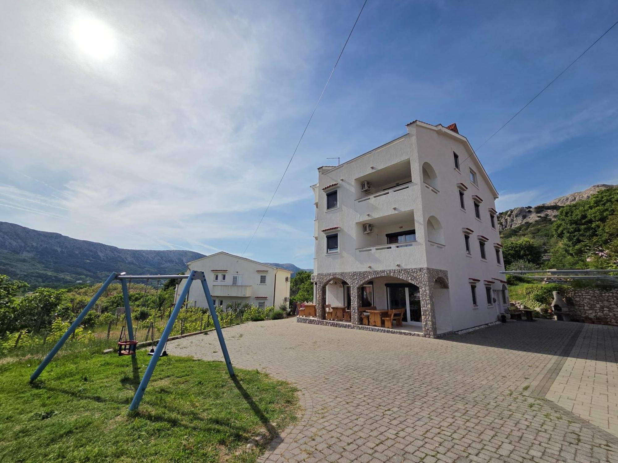 Apartments Leticia I Baska  Ngoại thất bức ảnh