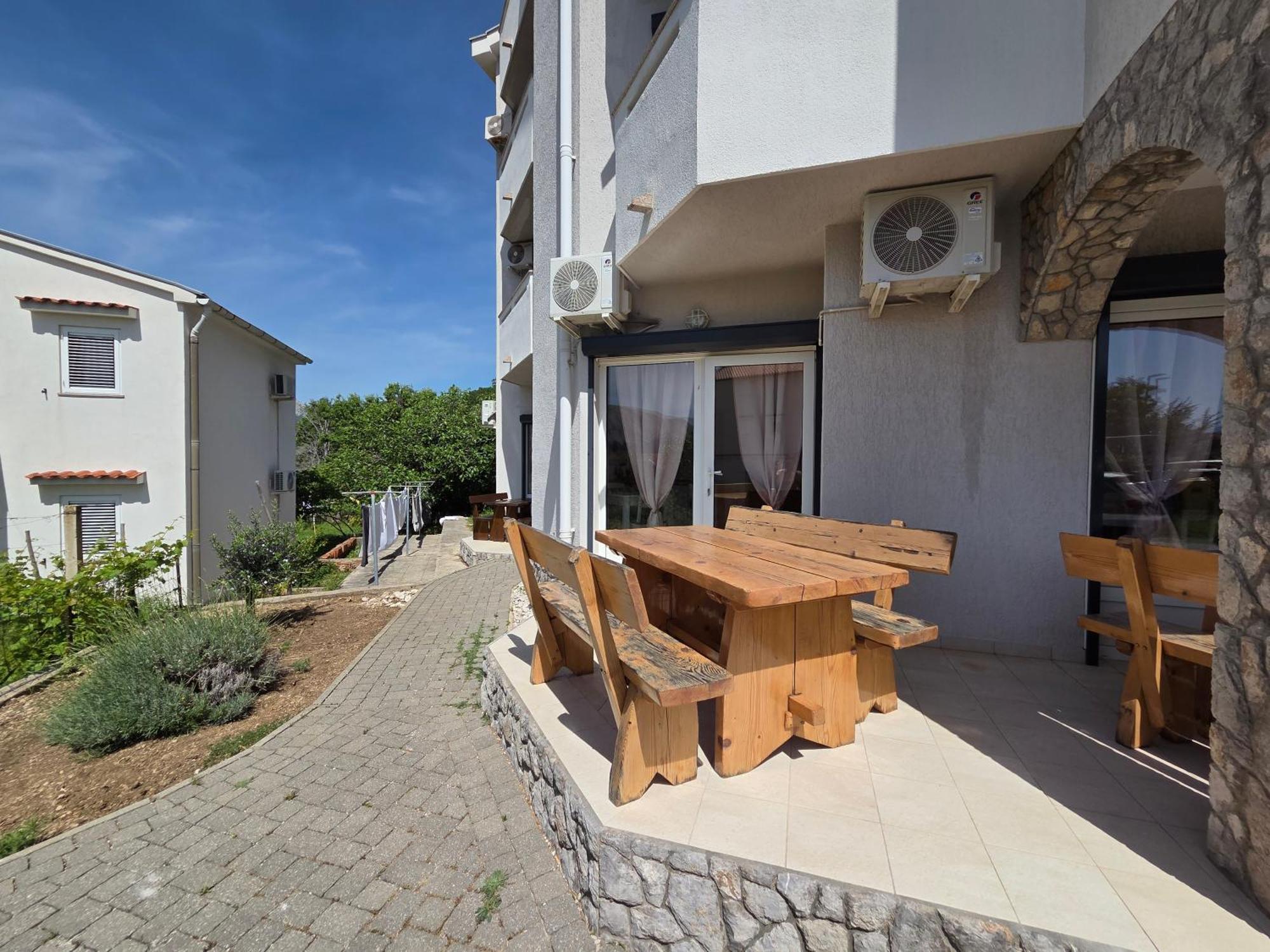 Apartments Leticia I Baska  Ngoại thất bức ảnh