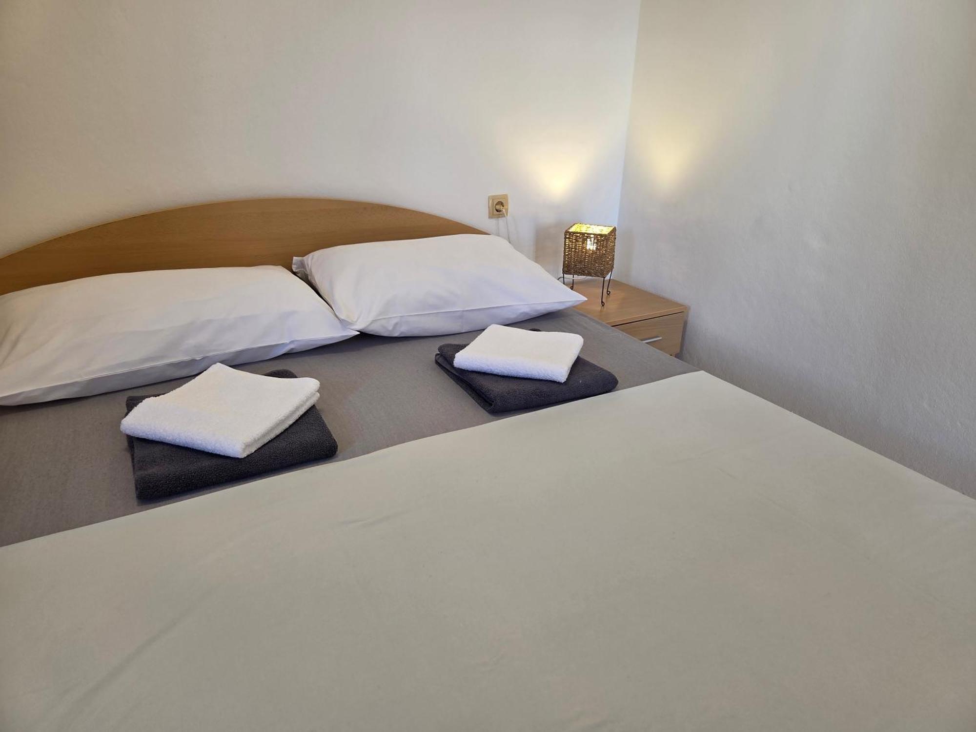 Apartments Leticia I Baska  Ngoại thất bức ảnh