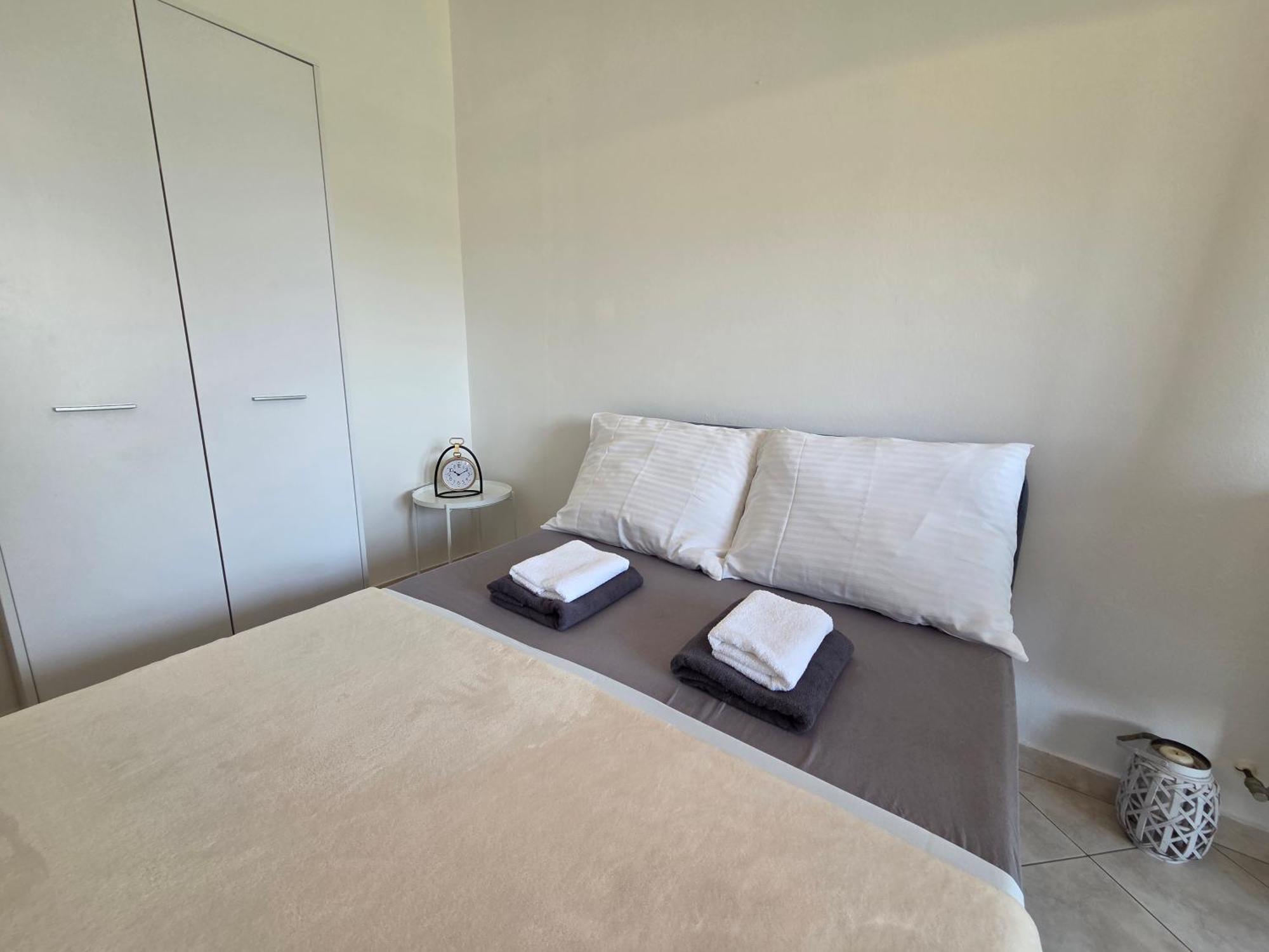 Apartments Leticia I Baska  Ngoại thất bức ảnh